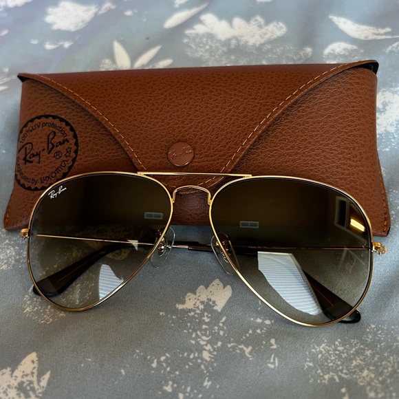 Ray Ban Aviators - Picture 1 of 5